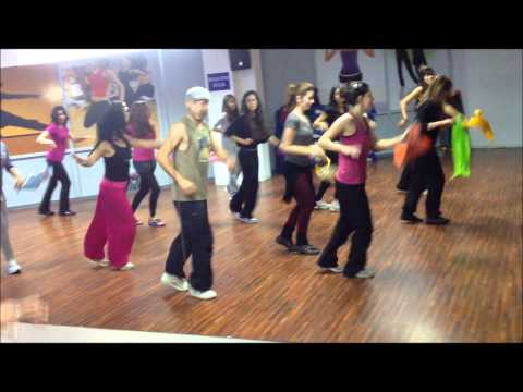 Zumba tunisie (galb galb wine wine Zumba version).wmv