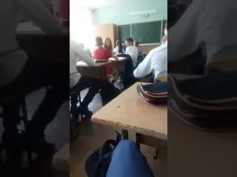 Школьник спалил училку за мастурбацией