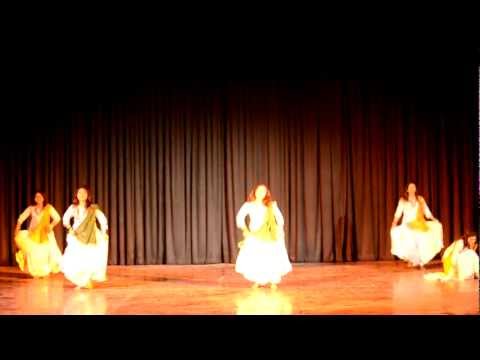 Patriotic dance on Des Rangila and Maula Mere by SCSIT DAVV.