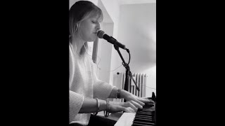 Dance Monkey - Tones and I (acoustic cover by Silvia Spagnoli)