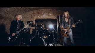 Revolution Saints - Light In The Dark