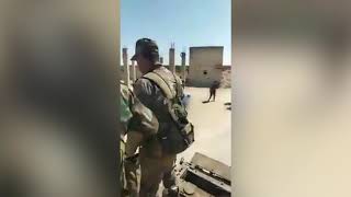 İdlib'te son durum: Suriye askerleri Türkiye'nin gözlem noktasının önünde selfi 