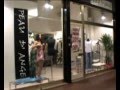 ragazza nuda ruba un vestito in un negozio di bologna