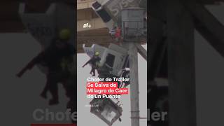 Chofer De Tráiler Se Salva De Caer De Un Puente Tras Accidente - N+ #Shorts