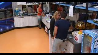 Lite Fra Carmen Di Pietro E Simona Izzo In Cucina Al Grande Fratello Vip