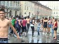Torino - Studenti seminudi per festeggiare l'ultimo giorno di scuola