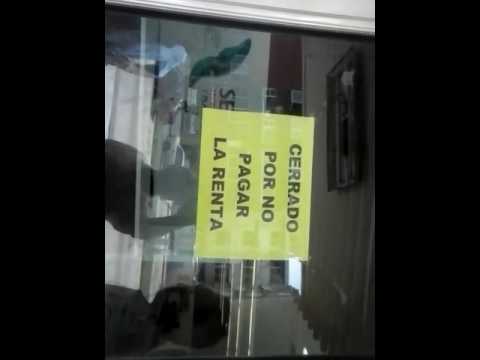 Oficinas de Hacienda del Estado cerrada por falta de pago de renta.