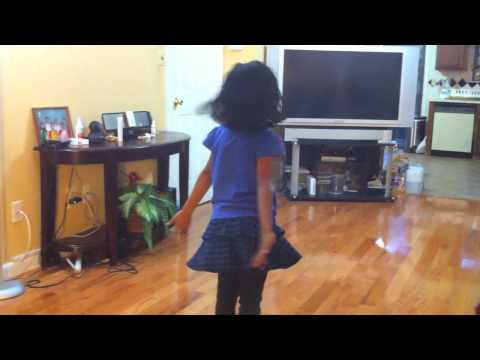 Rishwi dancing to Kajra Re song from Bunty Aur Babli