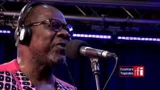 Rumba : Papa Wemba chante \