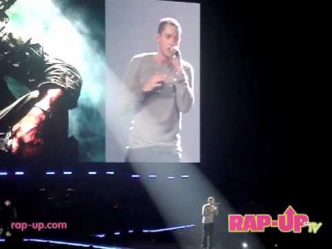 Eminem Performs