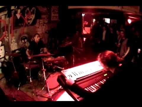 FAT32 @ Raymond's bar  25 10 09