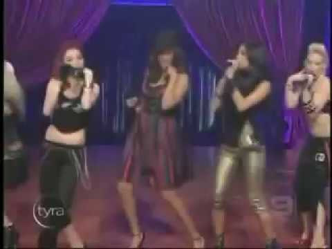Carmit teaching Tyra Banks the Don't Cha dance routine Carmit teaching Tyra Banks the Don't Cha dance routine klip izle