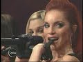 Carmit teaching Tyra Banks the Don't Cha dance routine klip izle