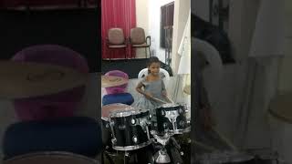 Diana Doncando Bateria Na Igreja