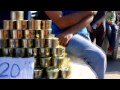 A menekültek árulják az ellátmányt a debreceni zsibin