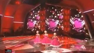 Carrie Underwood Kristin Chenoweth And Christina Applegate Medley Of The 60 39 S Carrie Underwood Kristin Chenoweth And Christina Applegate Medley Of The 60 39 S