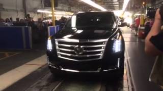 Governor Perry drives 2015 GM SUV off the line.