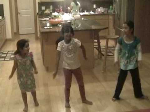 Mehal Risha Ananya Ringa Ringa from Aarya 2 dance 2009.wmv