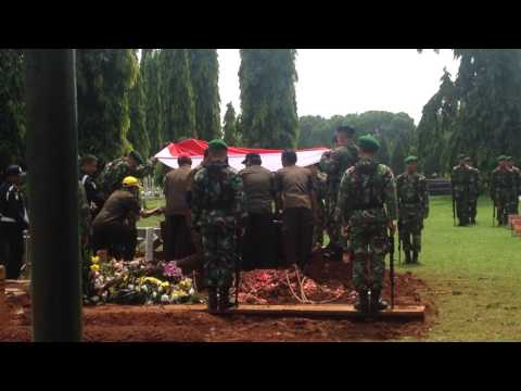 Prosesi pemakaman Kapt CPM (purn) SOETOMO DI TMP KALIBATA PART...