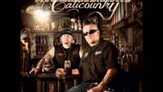 Watch Moonshine Bandits What She Does To Me video