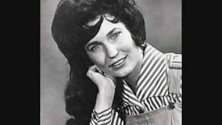 Watch Loretta Lynn Dear Uncle Sam video