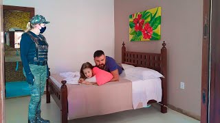 Mãe Pega Filha Na Cama Com O Pai E Fica Chocada - Spiritbox