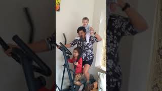 Vovó E Netinhas Fazendo Exercícios
