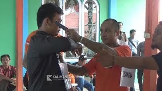 Rekontruksi Kasus Pembunuhan Pedagang Pasar Batuah Rekontruksi Kasus Pembunuhan Pedagang Pasar Batuah
