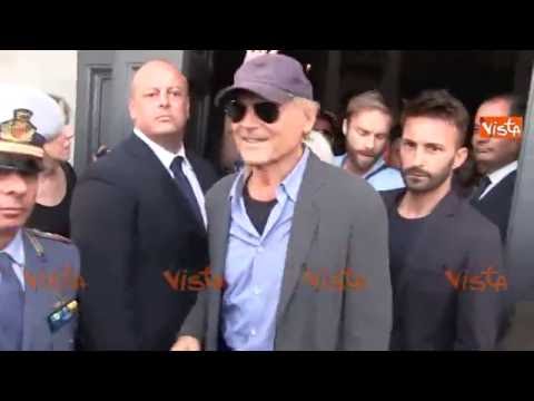 Terence Hill al funerale di Bud Spencer, la folla grida