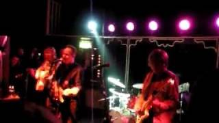 Watch Roddy Frame Back To The One video