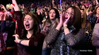 Hadise - Düm Tek Tek (TV8 Yılbaşı Konseri 2013)