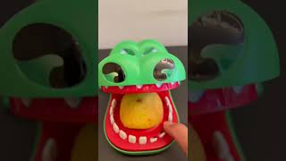 Crocodile Eats Cookies This Time