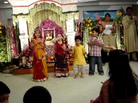 Krishma dancing Choti Choti Gaiya...