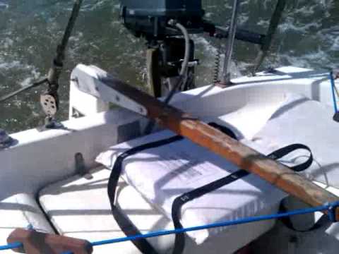 Teak and bungee - Sailboat self steering tiller lock