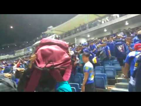 Laga Persib Vs Persija Berakhir Ricuh