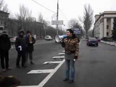 Донецкий евромайдан пикетирует областную налоговую 31.12.2013