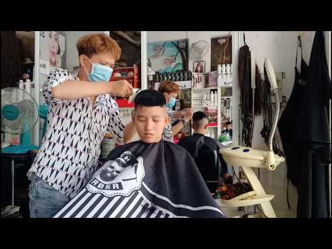Quá trình hớt kiểu tóc mohican ngắn dành cho tóc sợi to