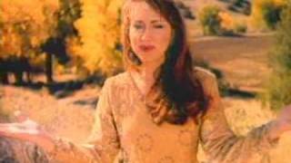Watch Pam Tillis Mi Vida Loca video