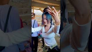Amey Rawk Cewek Cantik Yang Suka Kesurupan