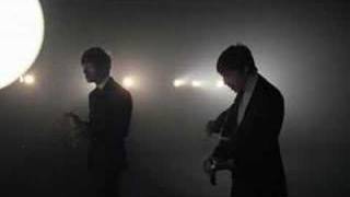 Клип The Last Shadow Puppets - Standing Next to Me
