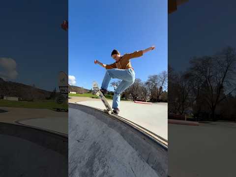 Switch Noseblunt Slide FS Blunt Sonoma Park Spine  - Kasci Woolf Joel Jutagir #skateboarding #shorts