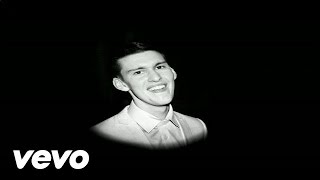 Watch Willy Moon She Loves Me video