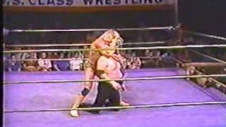 Steve Keirn Puts On A Sleeperhold