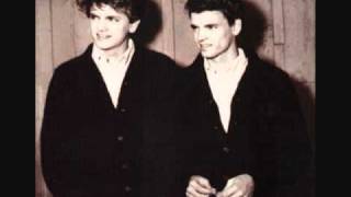 Watch Everly Brothers Take A Message To Mary video
