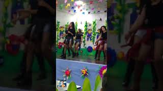 Meninas Dançando Na Escola