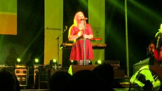 Kelly Clarkson - Cerritos Mall 112214 - Mr. Know It All And Miss Independent