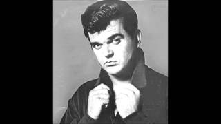 Watch Conway Twitty Slow Hand video