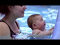 image Sila Kagum Bayi Diajar Berenang Seperti Orang Dewasa