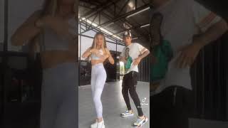 Cemoş Abla Fena Dans Ediyor Belli