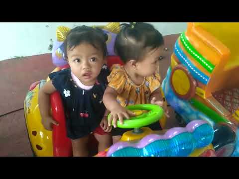 Bayi kembarku ketakutan naik odong-odong